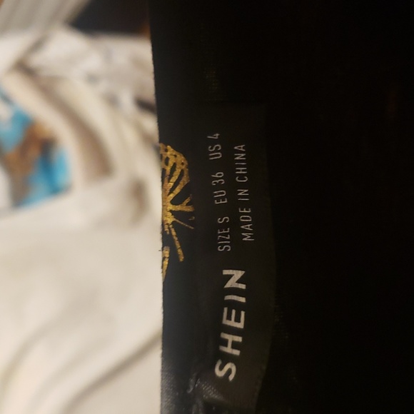 Shein black and gold butterfly crop top - Picture 4 of 4